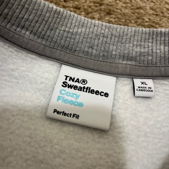 Aritzia TNA Cozy Fleece Perfect Fit Heather Gray Chrome Crewneck Sweatshirt XL - Picture 5 of 9